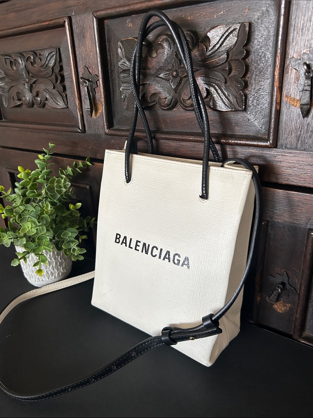 Beautiful White Canvas Crossbody with Black Handles - Picture 3 of 14